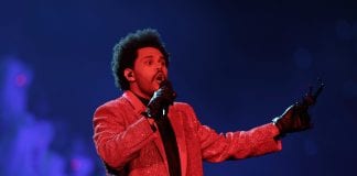 the-weeknd-delivers-a-charismatic-super-bowl-halftime-show,-but-he-was-no-beyonce-or-prince