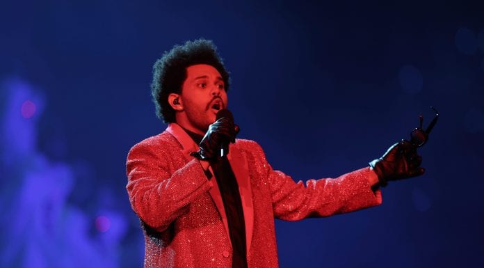 the-weeknd-delivers-a-charismatic-super-bowl-halftime-show,-but-he-was-no-beyonce-or-prince