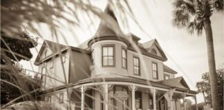 is-pensacola-haunted?-these-12-places-might-make-you-believe-in-ghosts